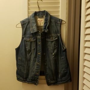 Mossimo distressed Jean jacket